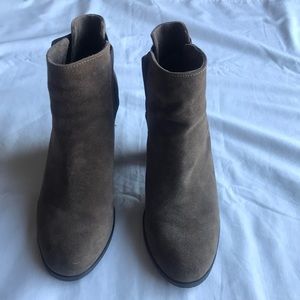 Vince Camuto taupe/brown booties